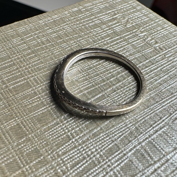 Vera Wang Wedding Band - Picture 7 of 8